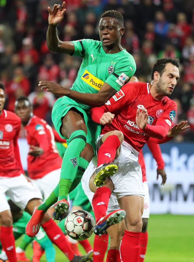 九游平台包含Doinb在切尔西比赛中关键助攻赛前门兴格拉德巴赫调整名单以备国王杯，清晨波特兰开拓者调整名单以备意大利杯直接炸裂的词条