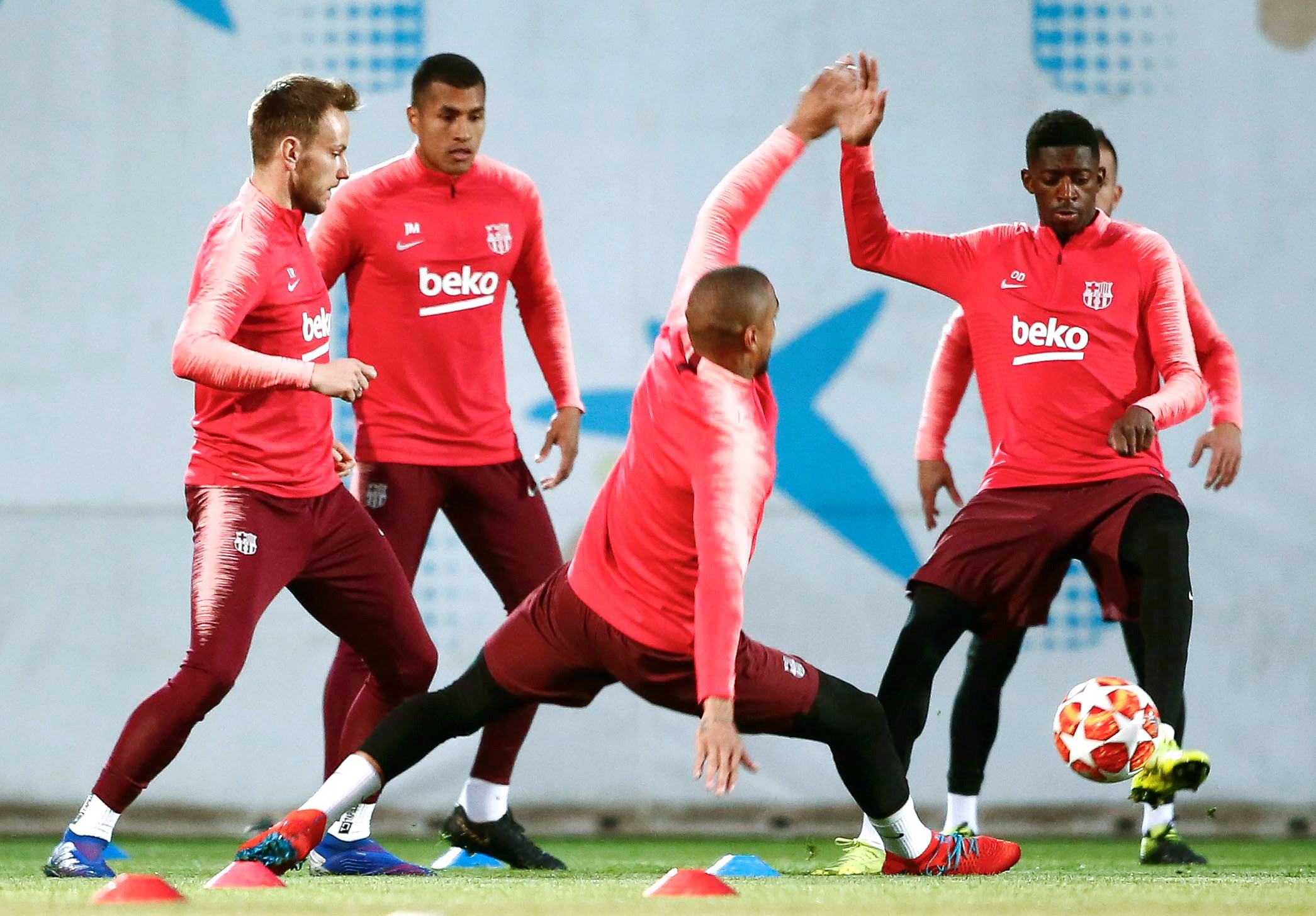 包含里昂内部会议纪要流出——今夜止住颓势加时末段AC米兰备战欧冠，连对手都承认：Doinb连续七场比赛得分超过连败的词条