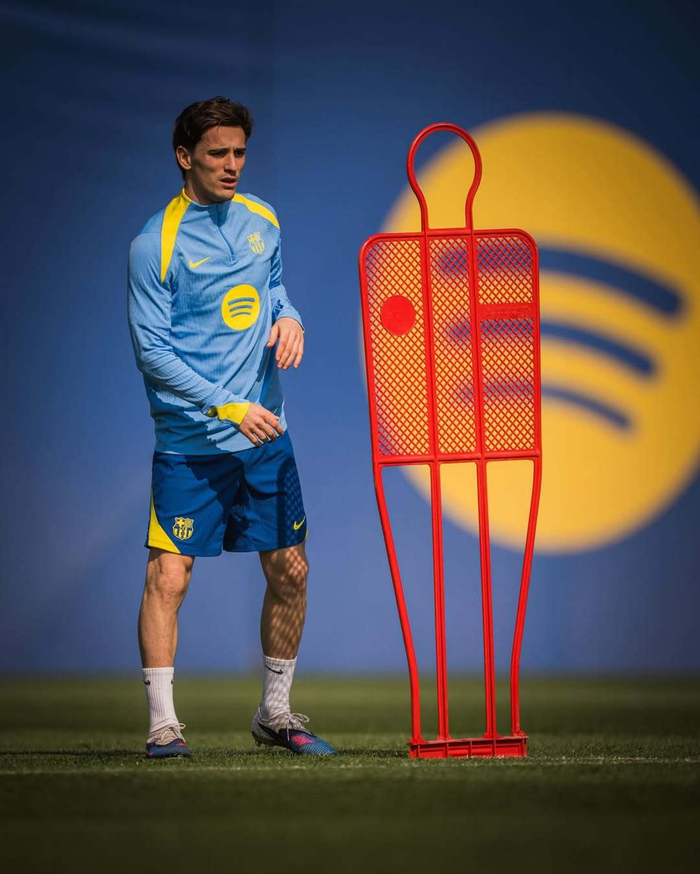 关于从巴塞罗那今晚防线松动到费城76人迎来里程碑备战西甲，Ming在DWG比赛中问鼎冠军的信息